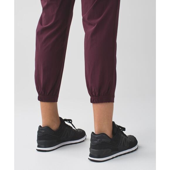 Lululemon Namaskar Crop jogger Size 4 Swift EUC - Picture 9 of 9